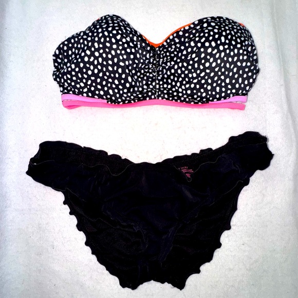 Victoria’s Secret 2 pc Bikini Bathing Suit Large Ruffle Cheeky Bottom - 34D Top - Picture 1 of 4
